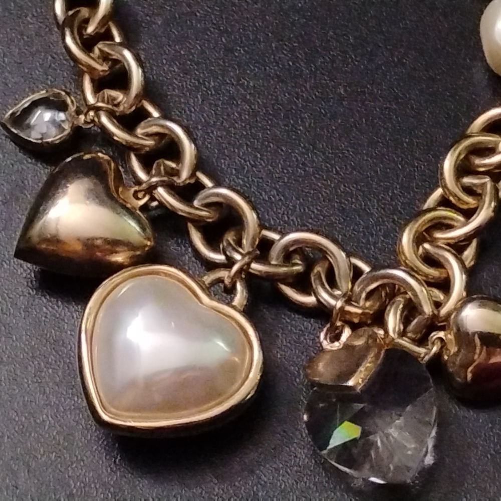 Elegant Gold Heart Charm Bracelet